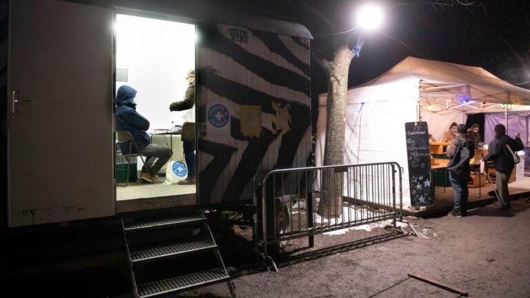 Permanence infirmière de Médecins du Monde à la Soupe populaire de Lausanne, pendant le confinement lié à la pandémie de Covid-19 © Pierre-William Henry