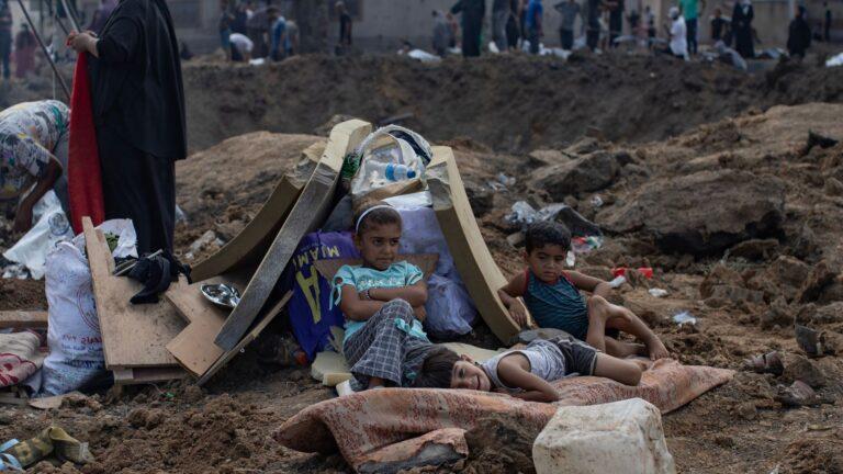 Displaced Palestinians inspect tents destroyed after an Israeli strike on the Al-Manasrah camp, which housed more than 200 families in Deir al-Balah, central Gaza Strip, 21 August, 2025. KEYSTONE/EPA/HAITHAM IMAD