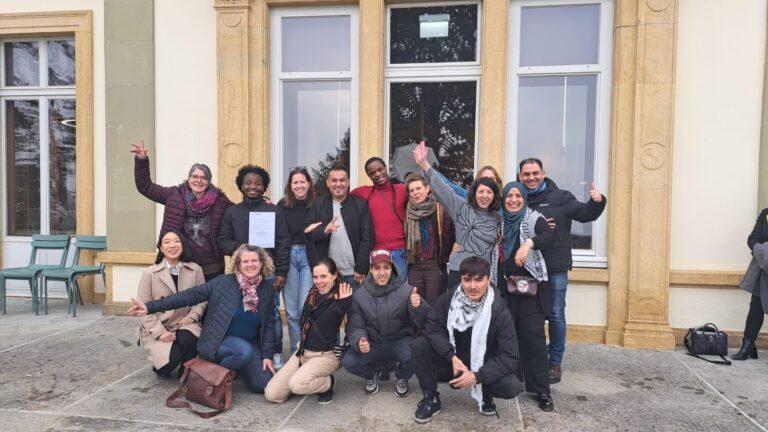 Les lauréats du du Prix interculturel neuchâtelois « Salut l’étranger » 2025. Maison de Santé/Médecins du Monde et l'Amar.