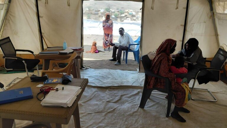Clinique de Médecins du Monde dans le camp de déplacés de Dar Omo - Darfour - Soudan