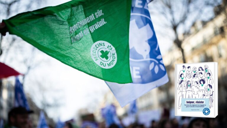 Manifestation pour le droit à l'avortement. Foulard vert. Médecins du Monde © Marie Pierson