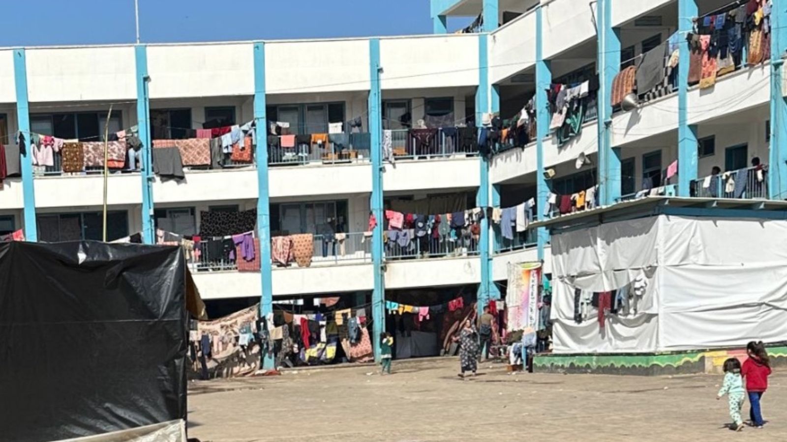 Gaza, novembre 2023. La population vient se mettre à l'abri dans un bâtiment de l'UNRWA. © MdM Suisse