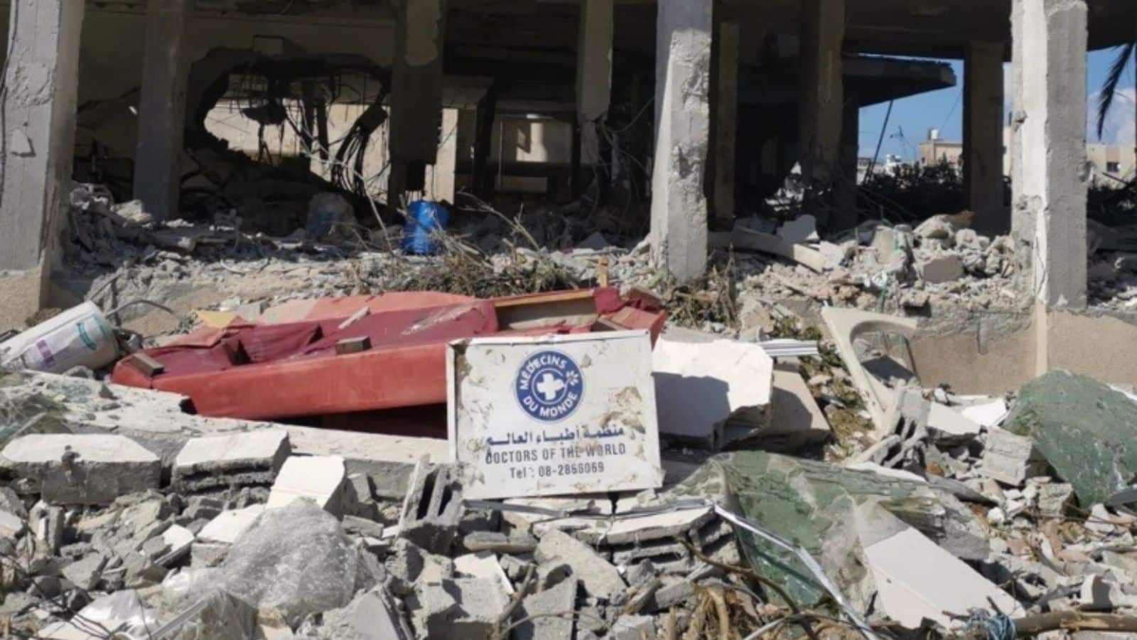 Destruction délibérée des bureaux de l'ONG Médecins du Monde à Gaza city.